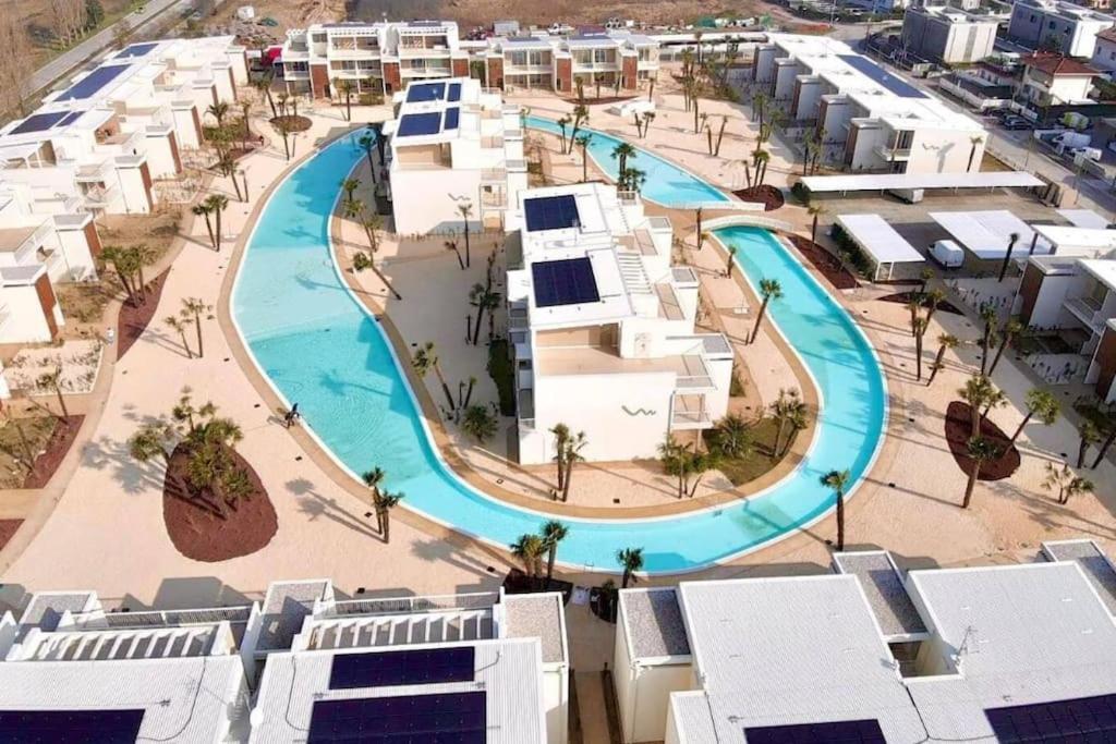 Wave Island! Luxury Resort A Jesolo - Piscina E Park Free! ภายนอก รูปภาพ